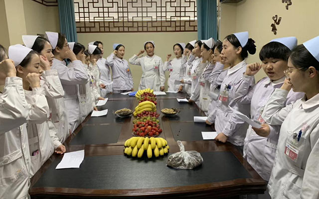 【5.12护士节】u球体育举办茶话会白衣天使受表彰(图2)