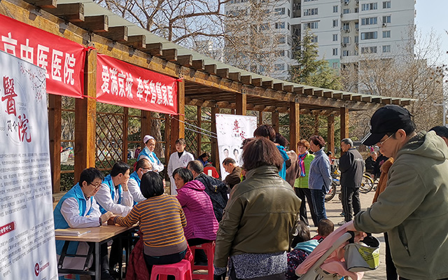 【学雷锋日】u球体育举办“爱满京城，牵手智慧家医”志愿服务活动(图2)