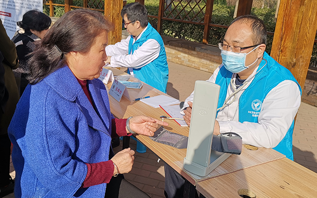 【学雷锋日】u球体育举办“爱满京城，牵手智慧家医”志愿服务活动(图5)